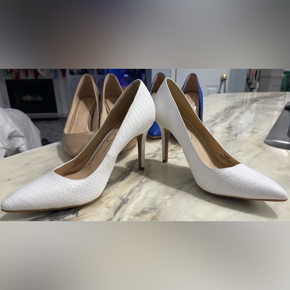 (SOLD) Jessica Simpson heels size 6.5 color white - Picture 2 of 6
